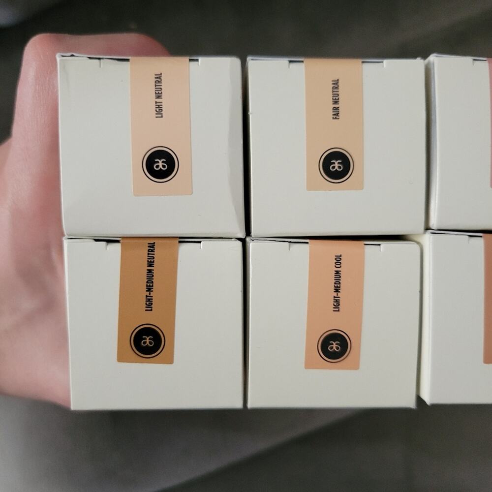 New in Box Arbonne Hyaluronic Acid Lightweight Satin Natural Glow Foundation - Picture 13 of 14